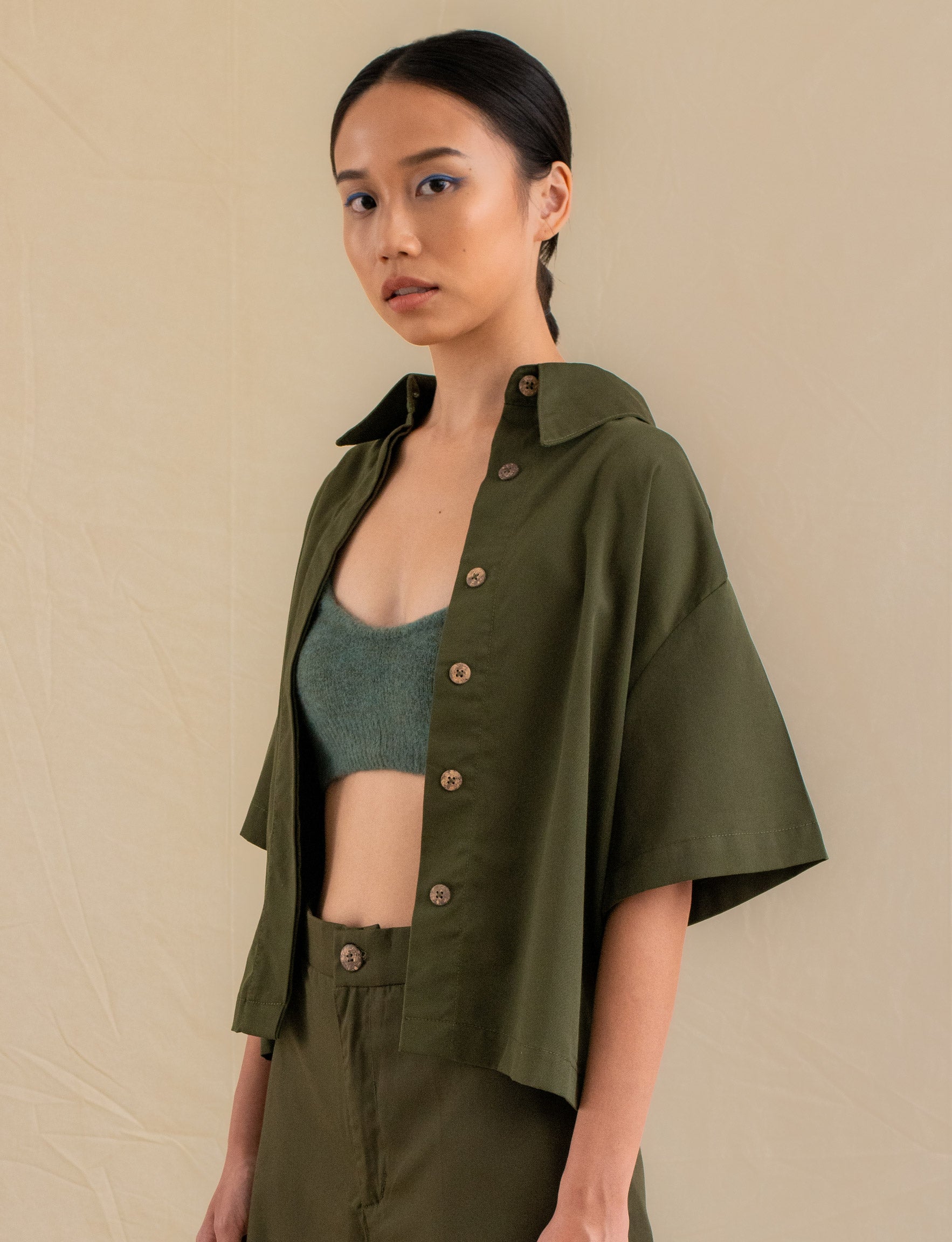 Laundry Studio Clothing Store Singapore Hunter Green Buttoned Short Sleeve Camp Shirt Side View